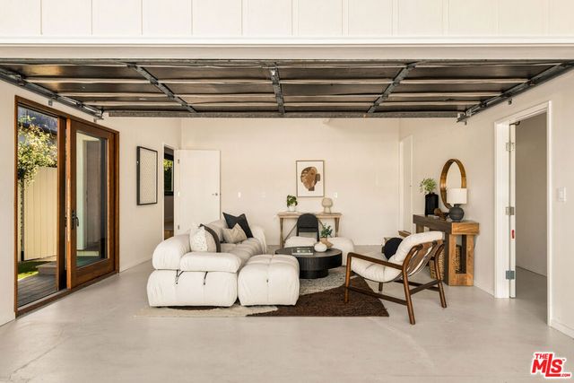 2429 Cloy Avenue, Venice, CA 90291