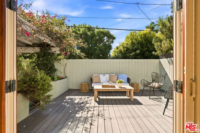 2429 Cloy Avenue, Venice, CA 90291