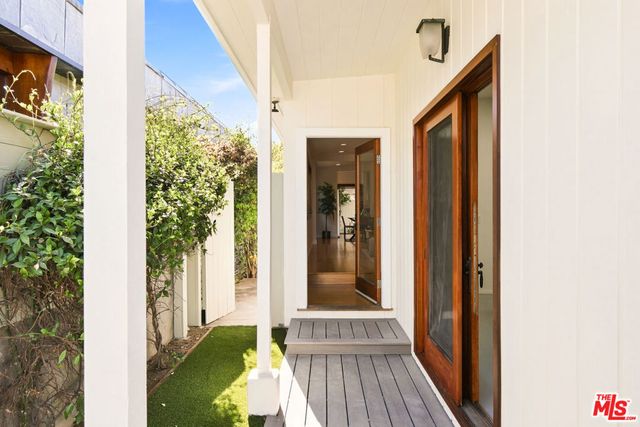 2429 Cloy Avenue, Venice, CA 90291