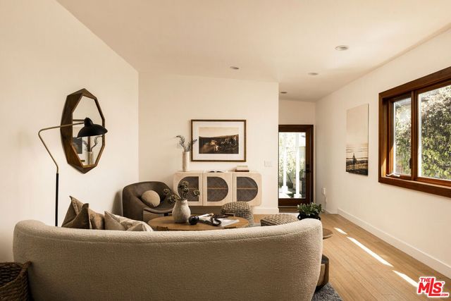 2429 Cloy Avenue, Venice, CA 90291