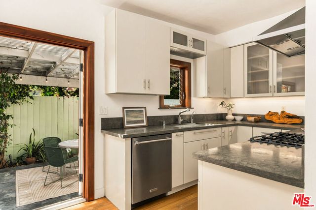 2429 Cloy Avenue, Venice, CA 90291