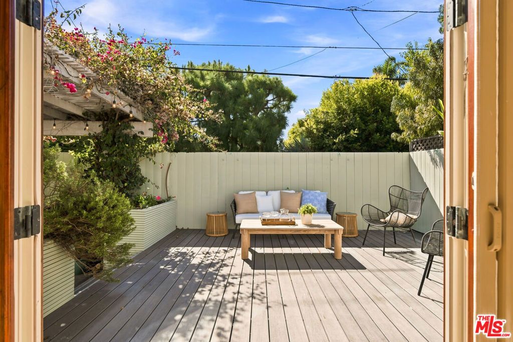 2429 Cloy Avenue, Venice, CA 90291 — photo 3