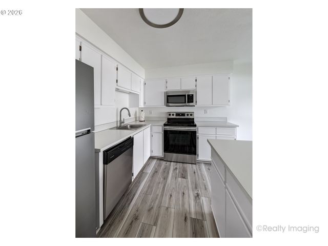 10690 Sw DAVIES Rd, Beaverton, OR 97008