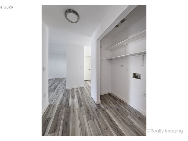 10690 Sw DAVIES Rd, Beaverton, OR 97008