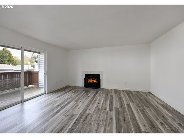 10690 Sw DAVIES Rd, Beaverton, OR 97008