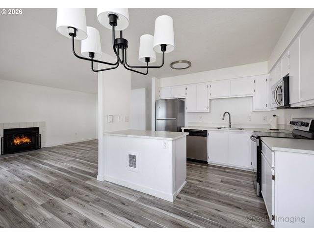 10690 Sw DAVIES Rd, Beaverton, OR 97008