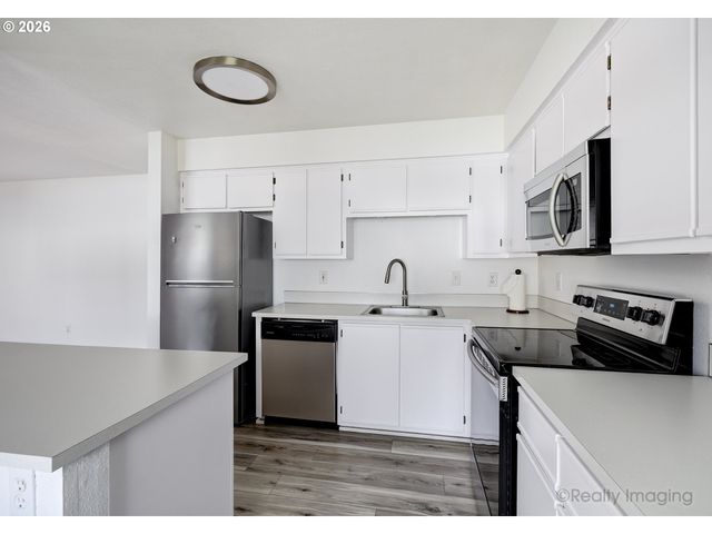 10690 Sw DAVIES Rd, Beaverton, OR 97008