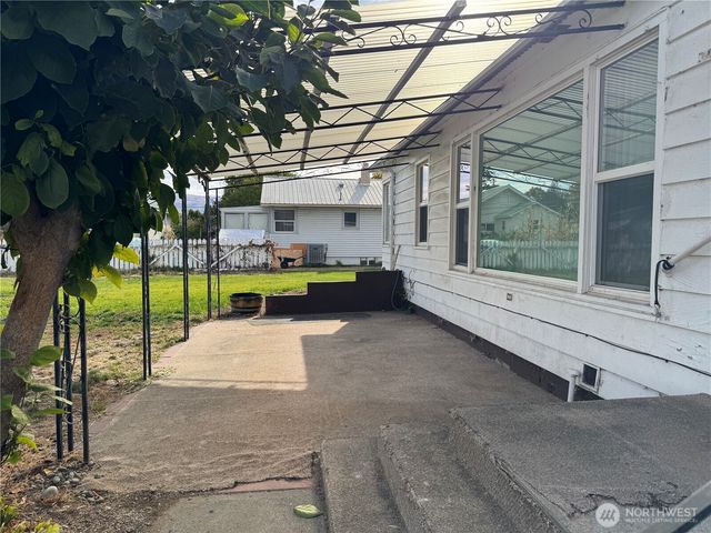 317 Ash Street S, Omak, WA 98841