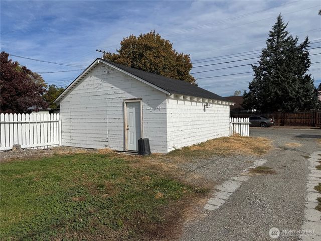 317 Ash Street S, Omak, WA 98841