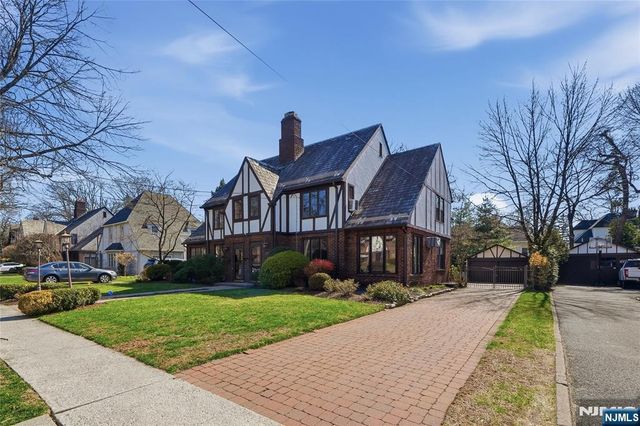 54 Pomander Walk, Ridgewood, NJ 07450