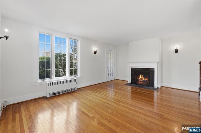 54 Pomander Walk, Ridgewood, NJ 07450