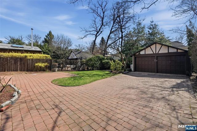 54 Pomander Walk, Ridgewood, NJ 07450