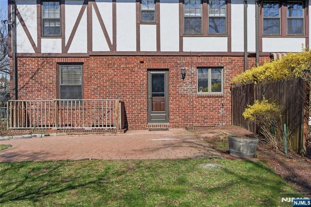 54 Pomander Walk, Ridgewood, NJ 07450