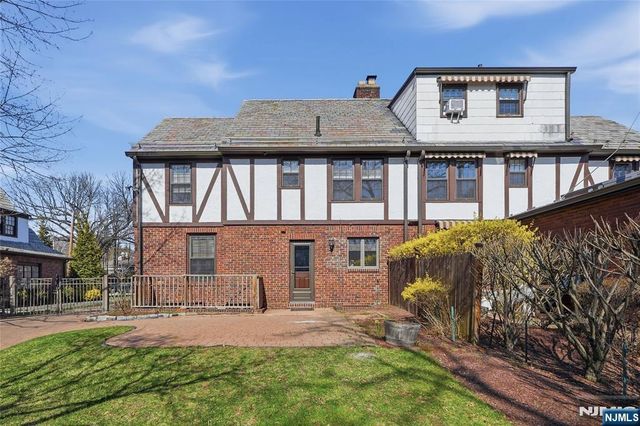 54 Pomander Walk, Ridgewood, NJ 07450