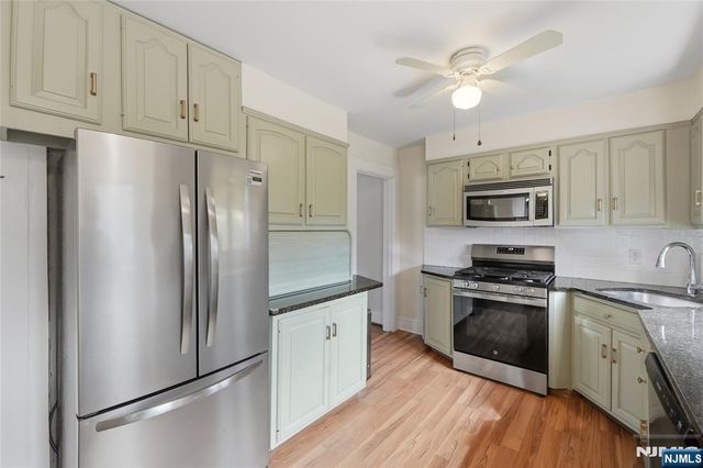 54 Pomander Walk, Ridgewood, NJ 07450