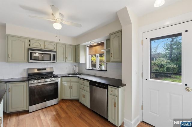 54 Pomander Walk, Ridgewood, NJ 07450