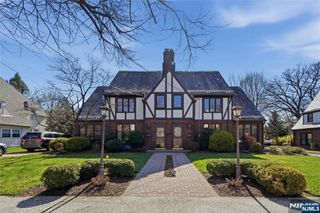 54 Pomander Walk, Ridgewood, NJ 07450