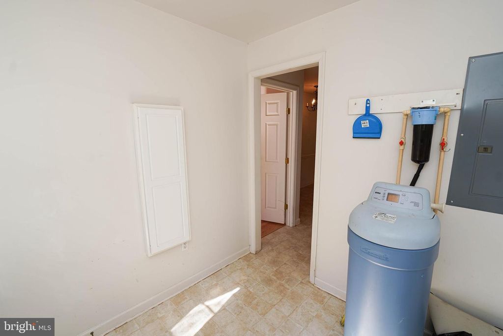 Image 16 of property listing at 23290 CUSTOM HOUSE RD, Deal Island, MD 21821