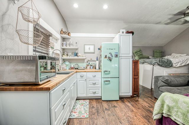 325 E Simpson Avenue, Fresno, CA 93704