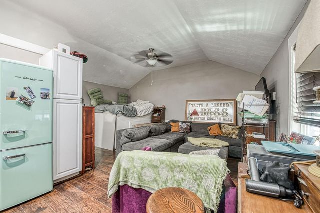 325 E Simpson Avenue, Fresno, CA 93704