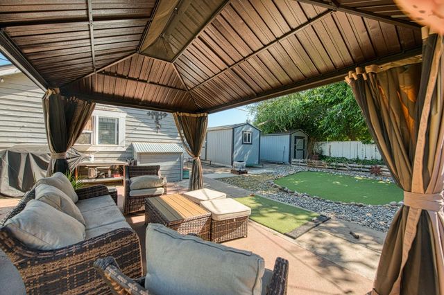 325 E Simpson Avenue, Fresno, CA 93704