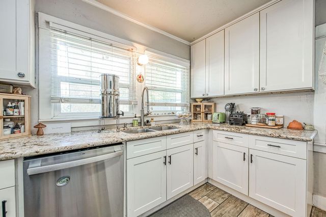 325 E Simpson Avenue, Fresno, CA 93704