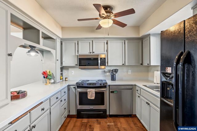 2027 Queen Av SE, Albany, OR 97322