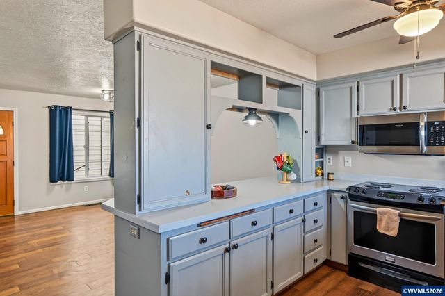 2027 Queen Av SE, Albany, OR 97322