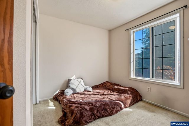 2027 Queen Av SE, Albany, OR 97322