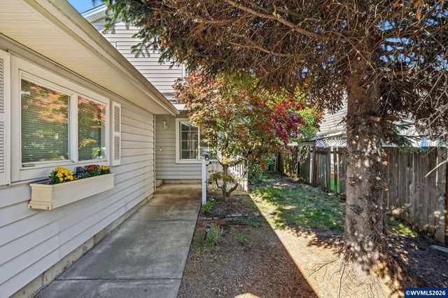 2027 Queen Av SE, Albany, OR 97322