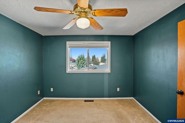 2027 Queen Av SE, Albany, OR 97322