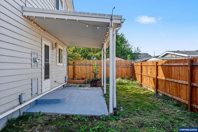 2027 Queen Av SE, Albany, OR 97322