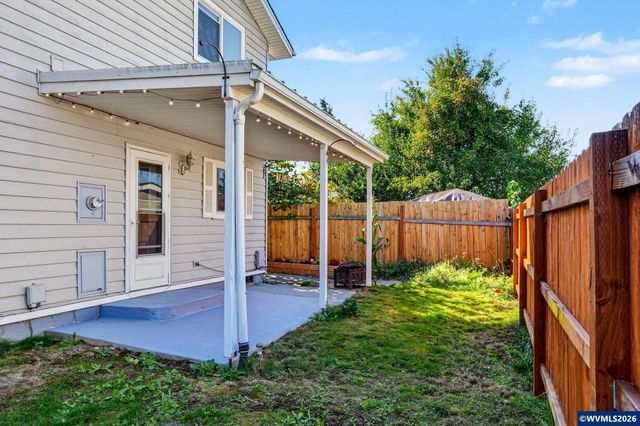 2027 Queen Av SE, Albany, OR 97322