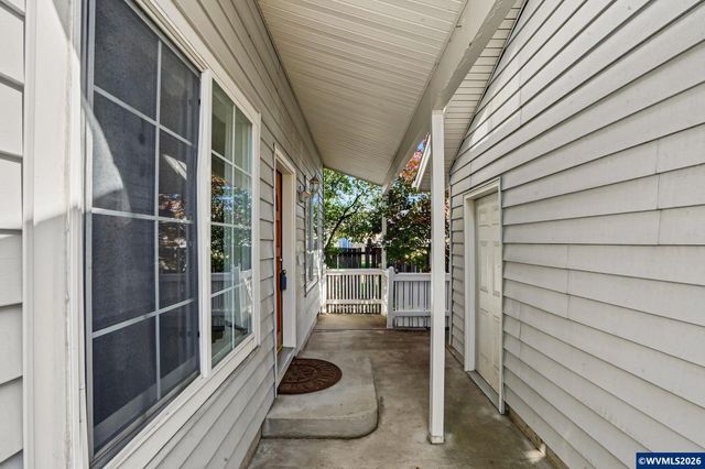 2027 Queen Av SE, Albany, OR 97322