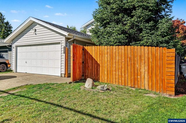 2027 Queen Av SE, Albany, OR 97322