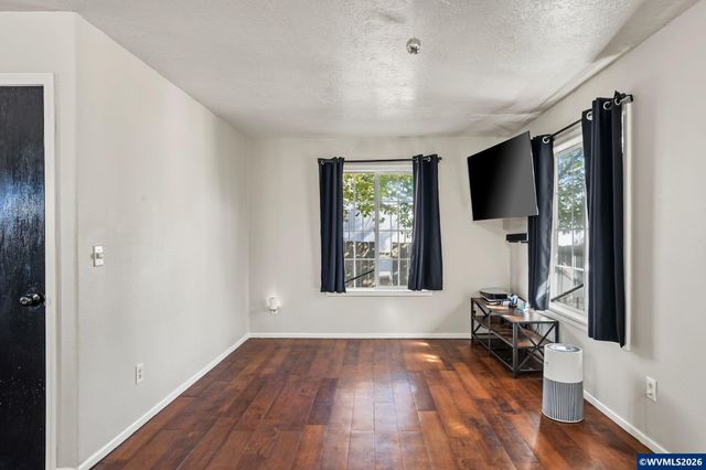 2027 Queen Av SE, Albany, OR 97322