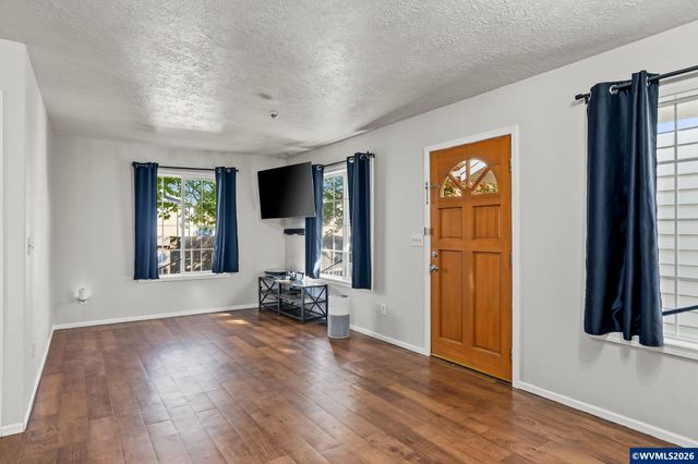 2027 Queen Av SE, Albany, OR 97322