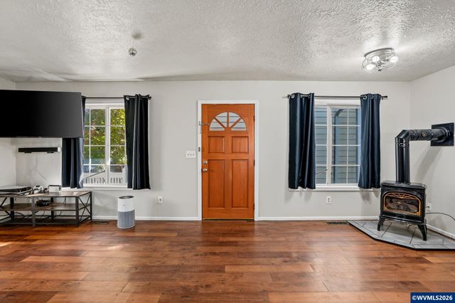 2027 Queen Av SE, Albany, OR 97322