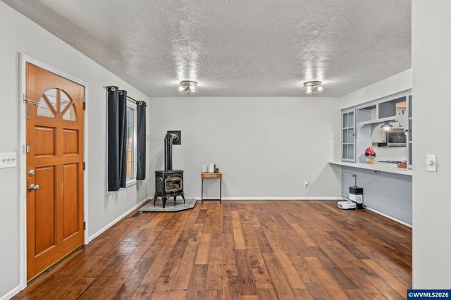 2027 Queen Av SE, Albany, OR 97322