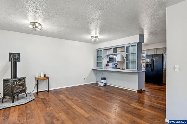 2027 Queen Av SE, Albany, OR 97322