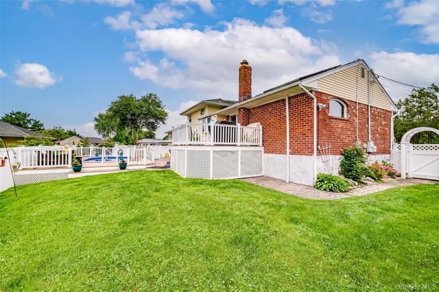 6 Oneida Street, Deer Park, NY 11729