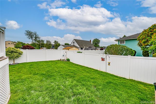 6 Oneida Street, Deer Park, NY 11729