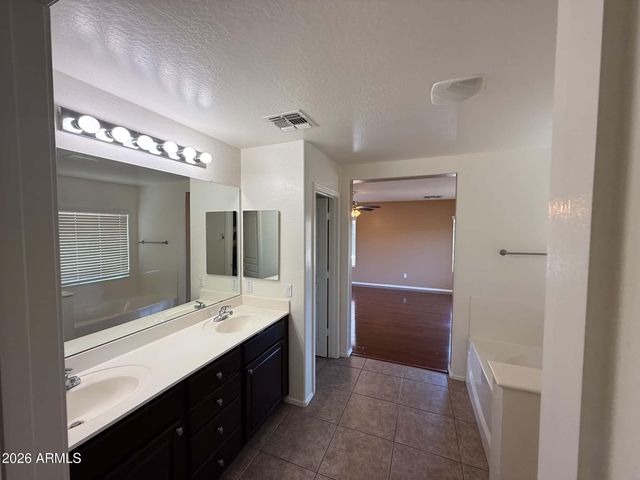 8821 S 40TH Drive, Laveen, AZ 85339
