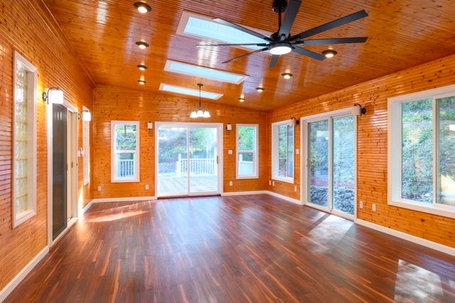 57 Ennis Rd, Oxford, MA 01537
