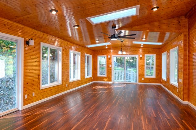 57 Ennis Rd, Oxford, MA 01537