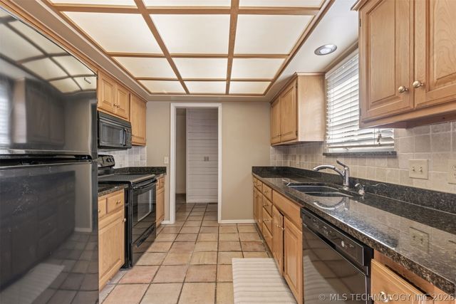 10008 S Maplewood Avenue, Tulsa, OK 74137