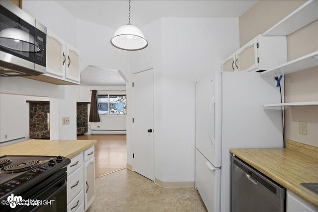 2521 Lyvona Lane, Anchorage, AK 99502