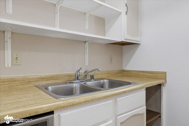 2521 Lyvona Lane, Anchorage, AK 99502