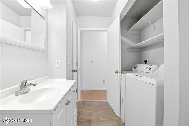 2521 Lyvona Lane, Anchorage, AK 99502