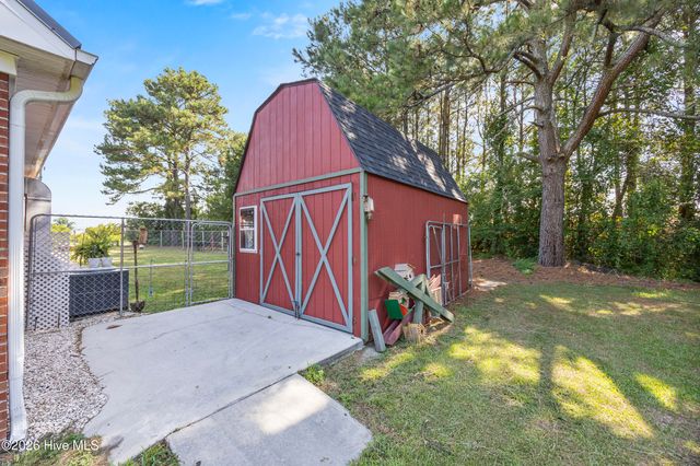 727 Delway Highway, Rose Hill, NC 28458